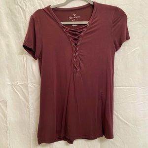 Ladies’ small maroon American Eagle Tee